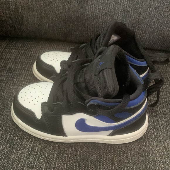 Gently worn Toddler size 7C, White, Blue and Black Air Jordan 1s - Picture 5 of 6
